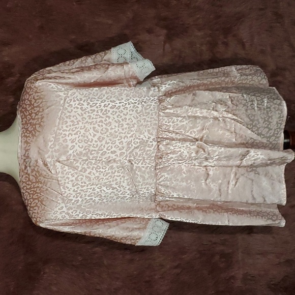 Love It Pink Leopard Lace Top - Picture 4 of 6